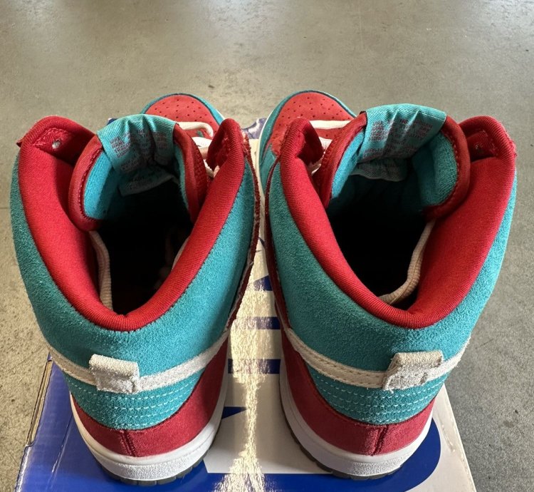 2009 Nike Sb Dunk High Bloody Gums