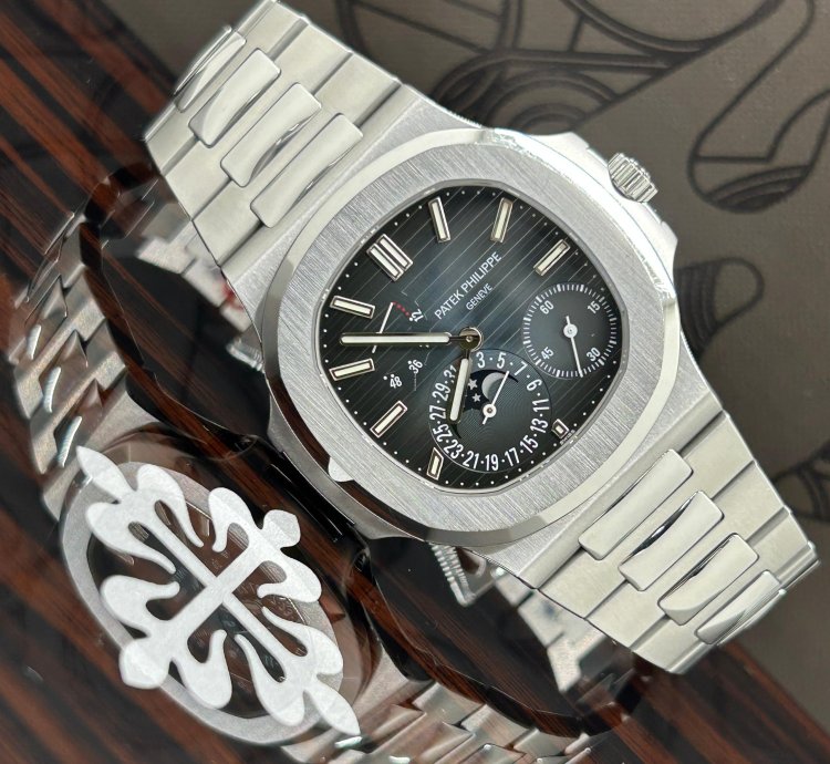 Patek Philippe Nautilus Ref 5712 1a-001 - Blue Dial - Unpolished - Year 2019