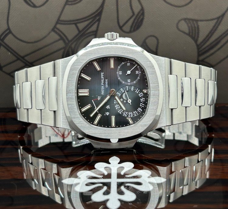 Patek Philippe Nautilus Ref 5712 1a-001 - Blue Dial - Unpolished - Year 2019