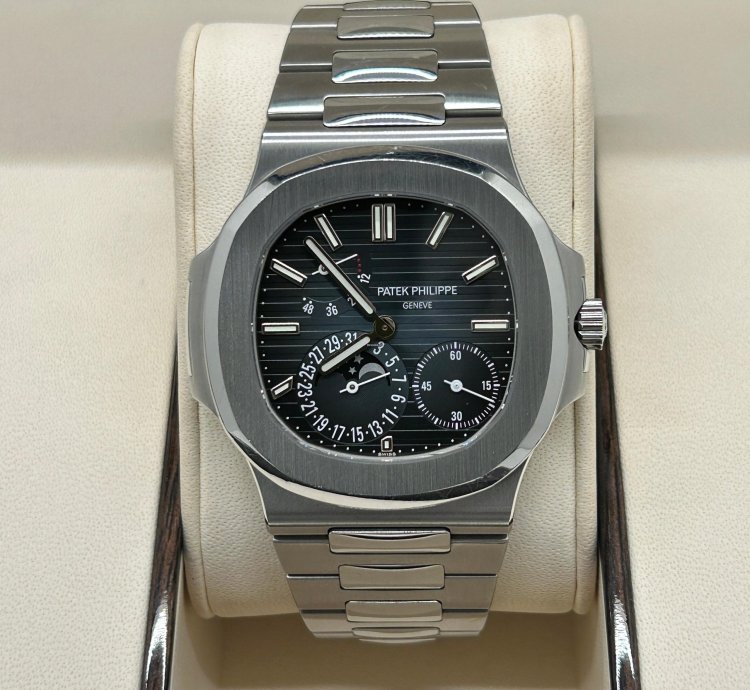 Patek Philippe Nautilus Ref 5712 1a-001 - Blue Dial - Unpolished - Year 2019