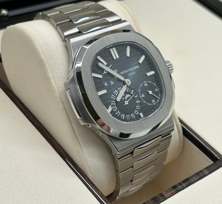 Patek Philippe Nautilus Ref 5712 1a-001 - Blue Dial - Unpolished - Year 2019