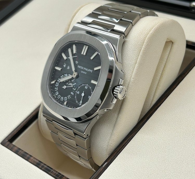 Patek Philippe Nautilus Ref 5712 1a-001 - Blue Dial - Unpolished - Year 2019