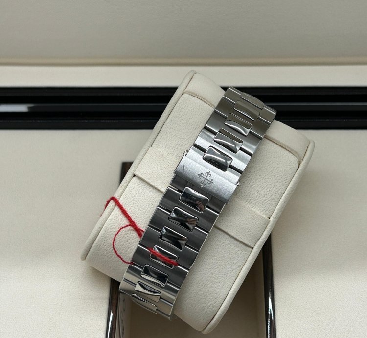 Patek Philippe Nautilus Ref 5712 1a-001 - Blue Dial - Unpolished - Year 2019