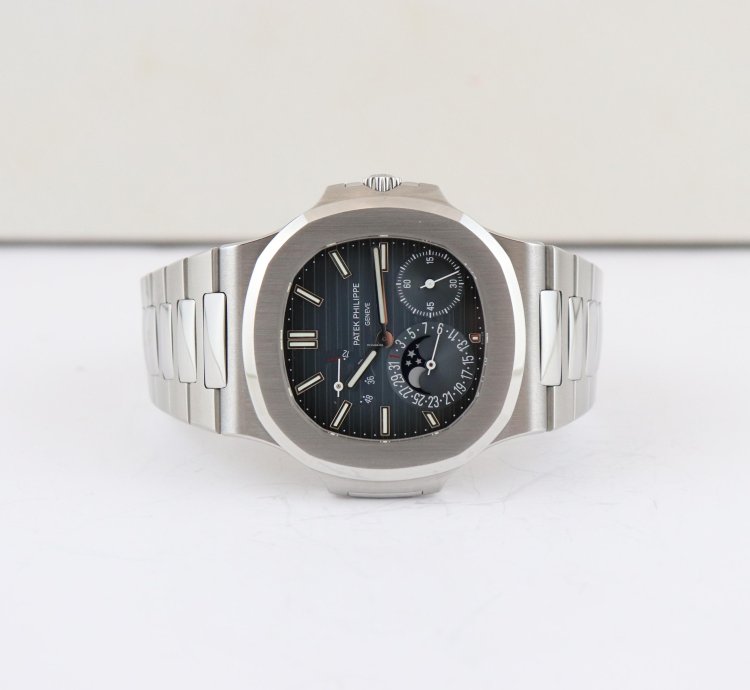 Patek Philippe Nautilus Ref 5712 1a-001 Super Full Set Excellent Conditions