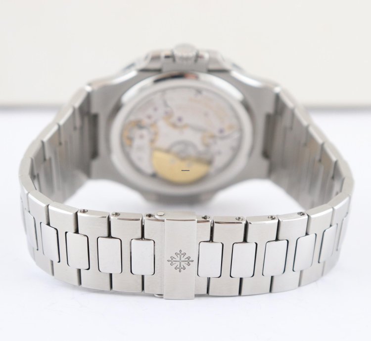 Patek Philippe Nautilus Ref 5712 1a-001 Super Full Set Excellent Conditions
