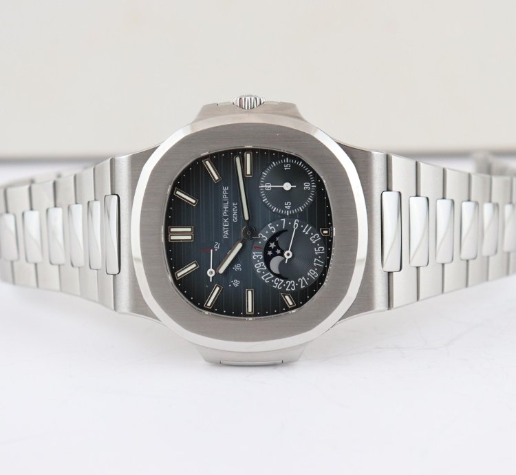 Patek Philippe Nautilus Ref 5712 1a-001 Super Full Set Excellent Conditions