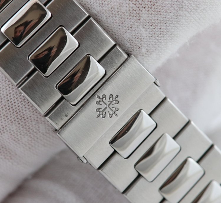 Patek Philippe Nautilus Ref 5712 1a-001 Super Full Set Excellent Conditions