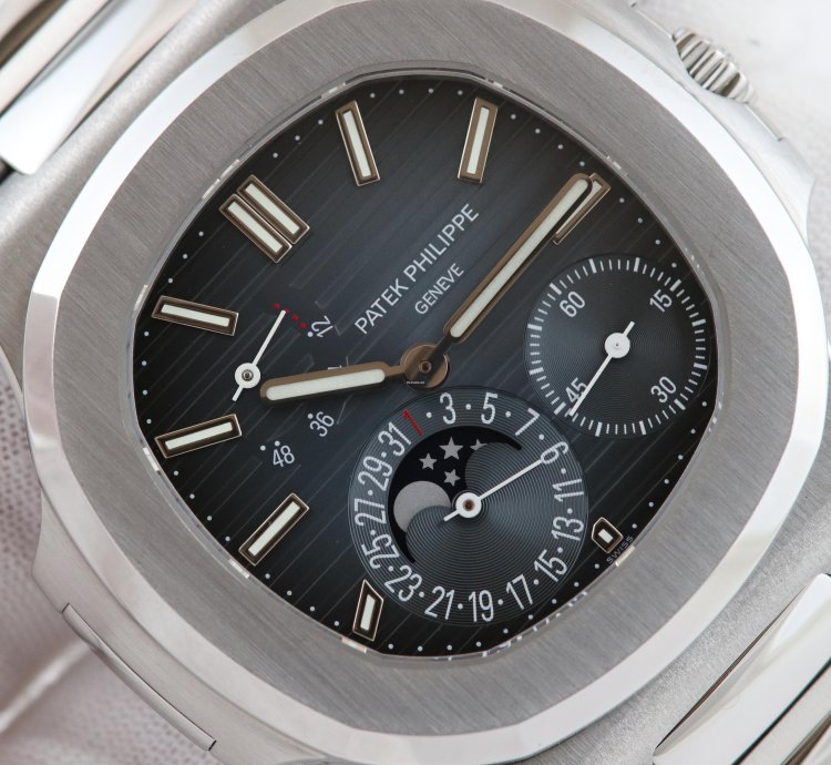 Patek Philippe Nautilus Ref 5712 1a-001 Super Full Set Excellent Conditions
