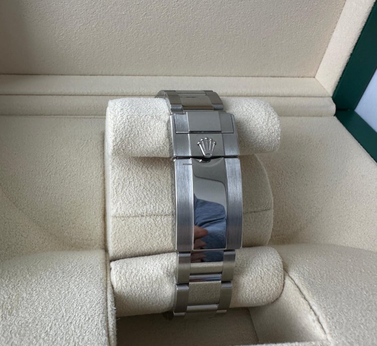 Rolex Daytona Newest Model Full Set Box And Papers Unworn