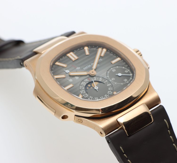 Patek Philippe Nautilus Ref 5712 1r-001 Rose Gold Brown Dial Full Set Year 2014 Excellent Conditions