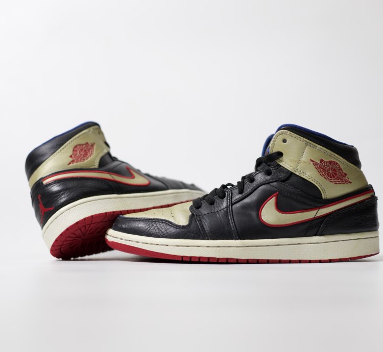 2013 Air Jordan 1 Mid Black Gold Red