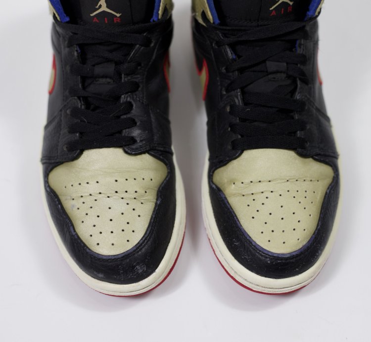 2013 Air Jordan 1 Mid Black Gold Red