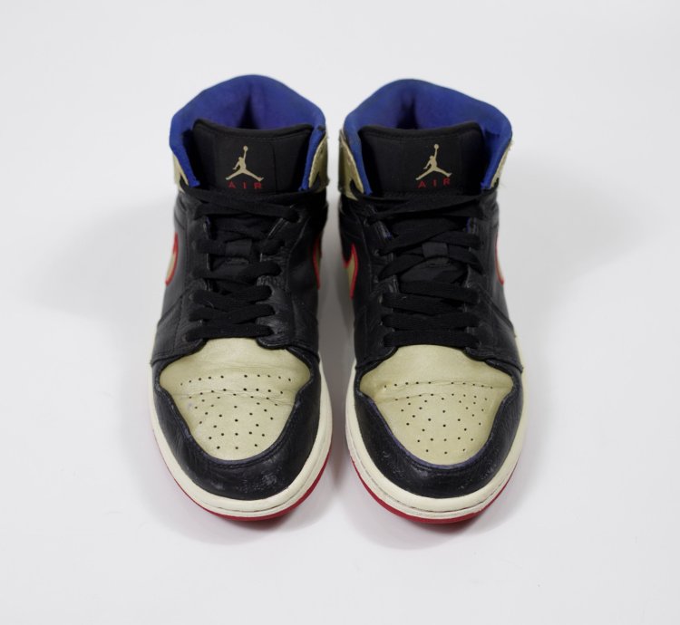 2013 Air Jordan 1 Mid Black Gold Red
