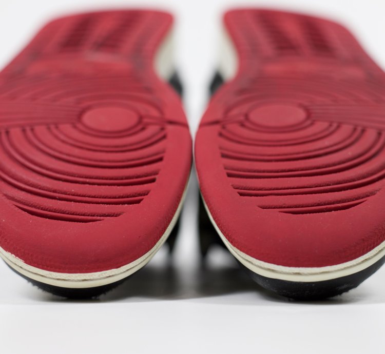 2013 Air Jordan 1 Mid Black Gold Red