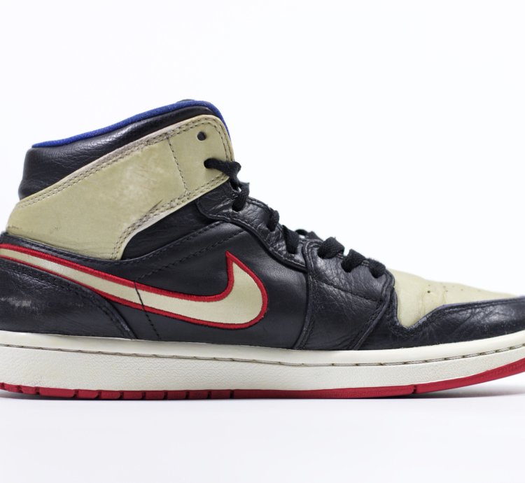 2013 Air Jordan 1 Mid Black Gold Red