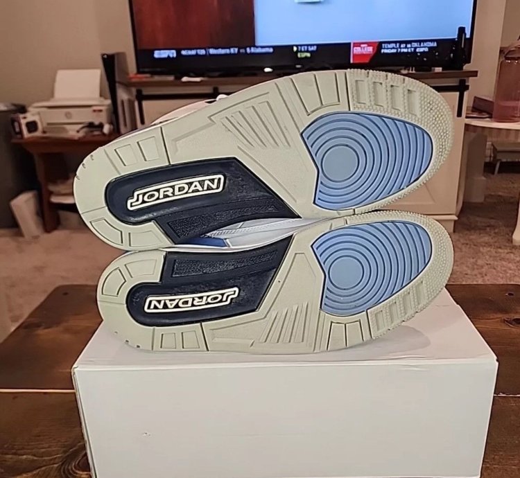 Jordan 3 Unc