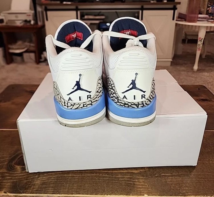 Jordan 3 Unc