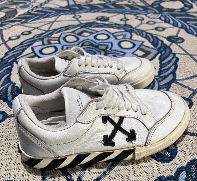 2013 Low Top Vulcanized Sneaker Off-white
