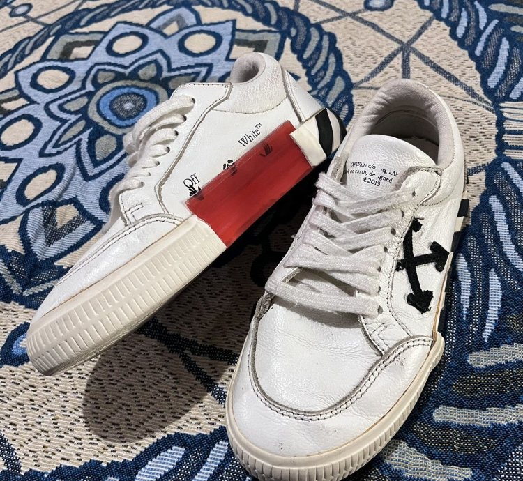 2013 Low Top Vulcanized Sneaker Off-white