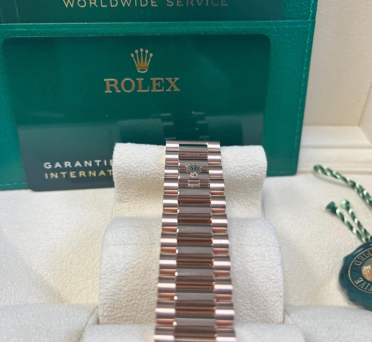 Rolex Day-date 40 Rose Gold Chocolate Roman Dial Fluted Bezel 228235
