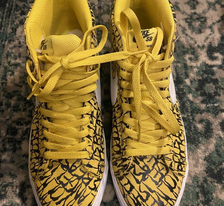 2013 Nike Sb Blazer Yellow Neck Face Size 9 5