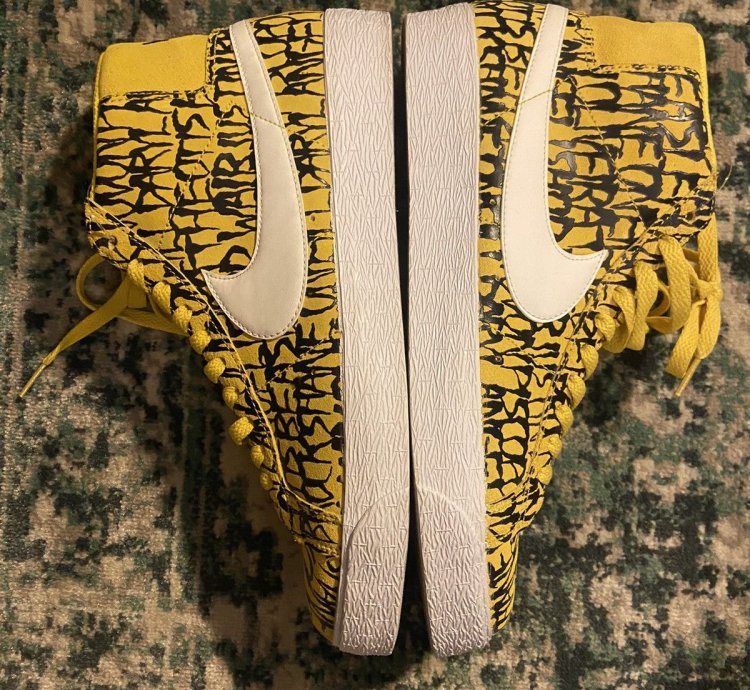 2013 Nike Sb Blazer Yellow Neck Face Size 9 5