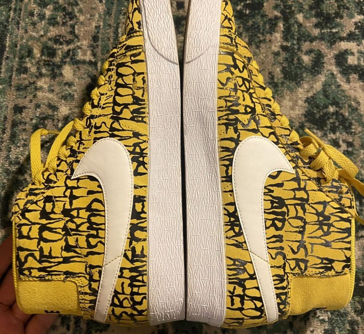 2013 Nike Sb Blazer Yellow Neck Face Size 9 5
