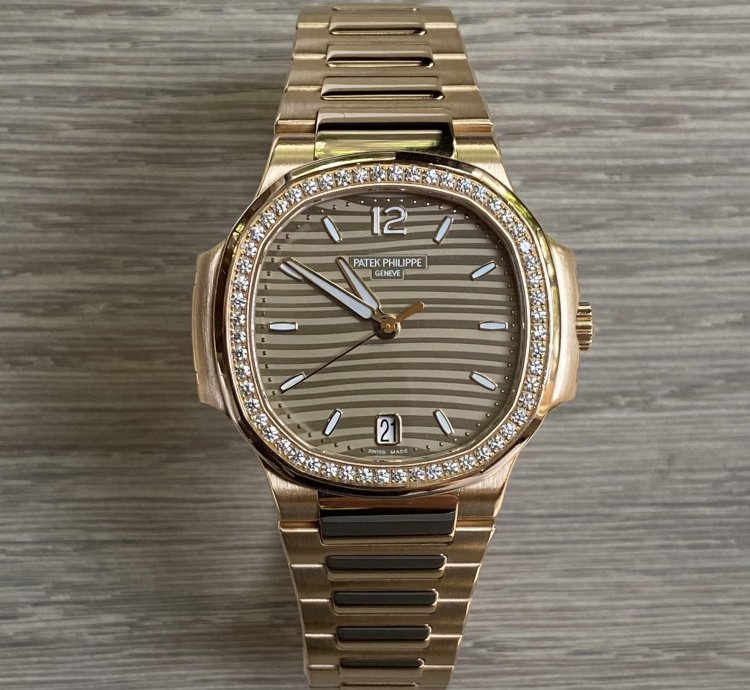 Patek Philippe Nautilus Ref 7118 1200r-001