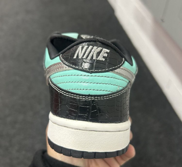 Diamond Supply Co Nike Sb Dunk Low Tiffany