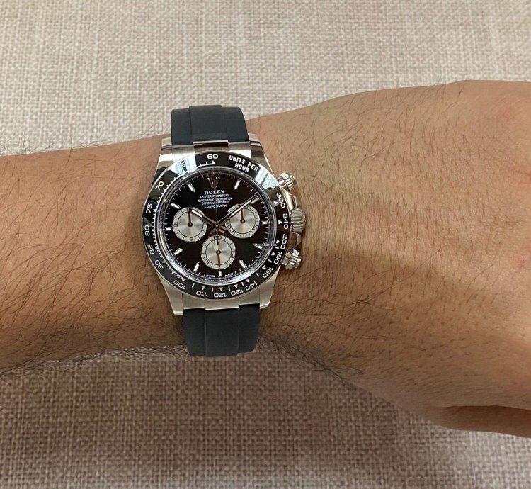 Rolex Daytona Nos Rolex Daytona 18k Whie Gold Black Dial Oysterflex 40mm Watch 24 126519
