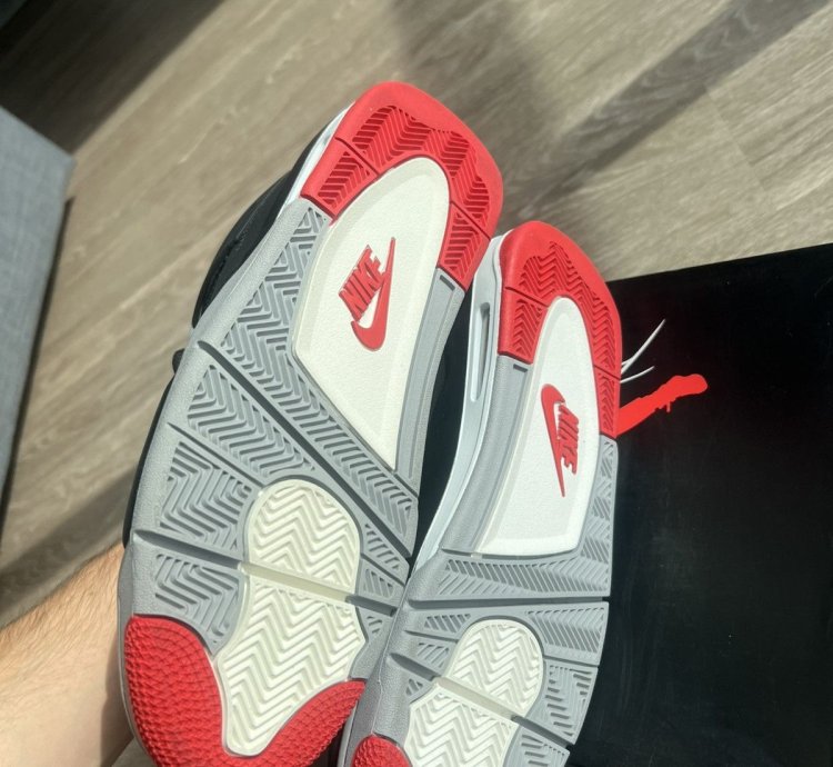 Jordan 4 Bred