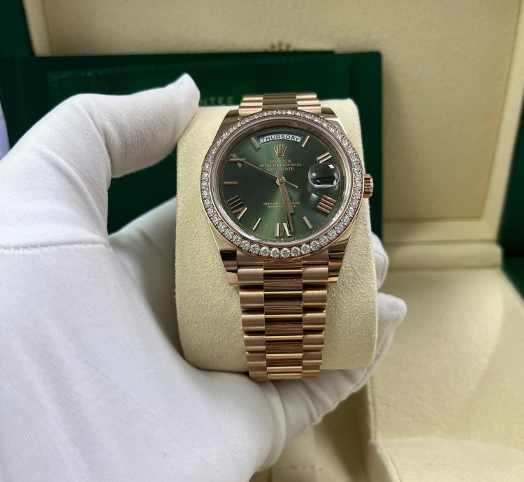 Rolex Day-date 40 Rose Gold Olive Green Roman Dial Diamond Bezel 228345rbr