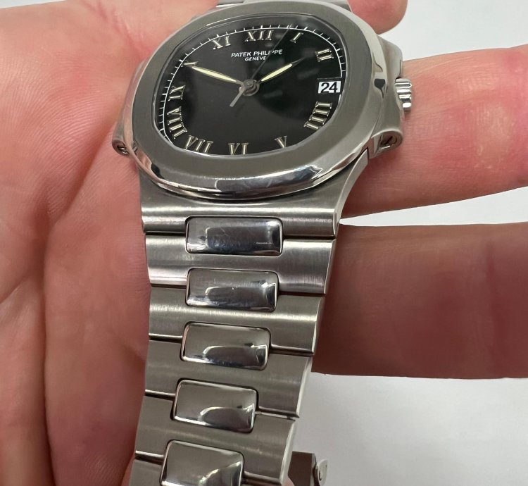 Patek Philippe Nautilus Roman Extract