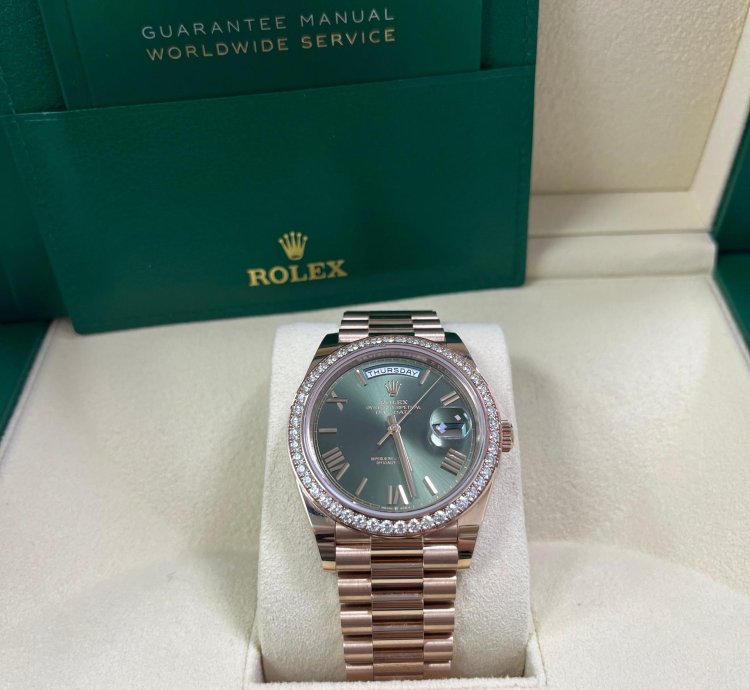 Rolex Day-date 40 Rose Gold Olive Green Roman Dial Diamond Bezel 228345rbr