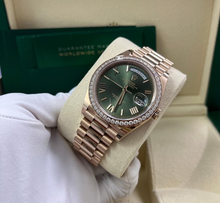 Rolex Day-date 40 Rose Gold Olive Green Roman Dial Diamond Bezel 228345rbr