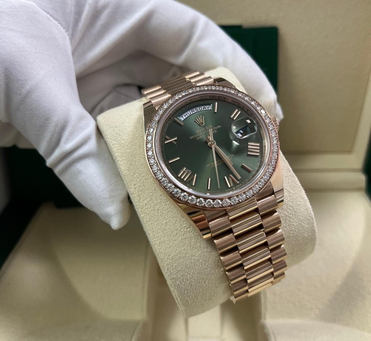 Rolex Day-date 40 Rose Gold Olive Green Roman Dial Diamond Bezel 228345rbr