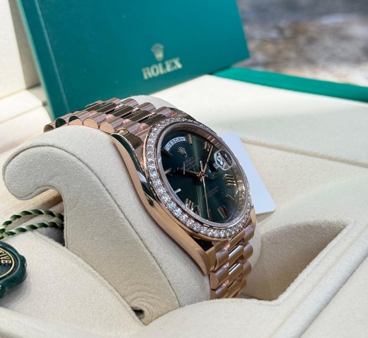 Rolex Day-date 40 Rose Gold Olive Roman Dial Diamond Bezel 2023