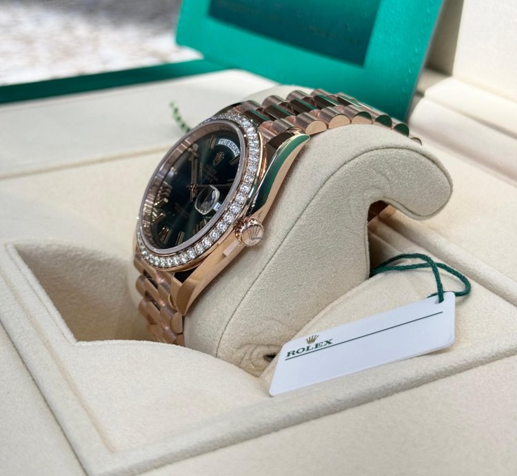 Rolex Day-date 40 Rose Gold Olive Roman Dial Diamond Bezel 2023