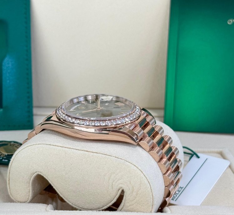Rolex Day-date 40 Rose Gold Olive Roman Dial Diamond Bezel 2023