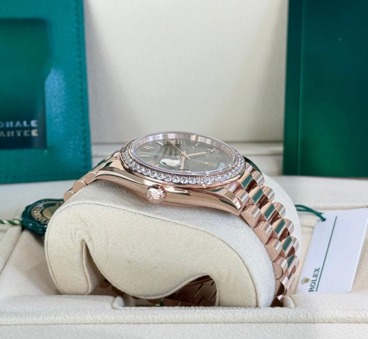 Rolex Day-date 40 Rose Gold Olive Roman Dial Diamond Bezel 2023