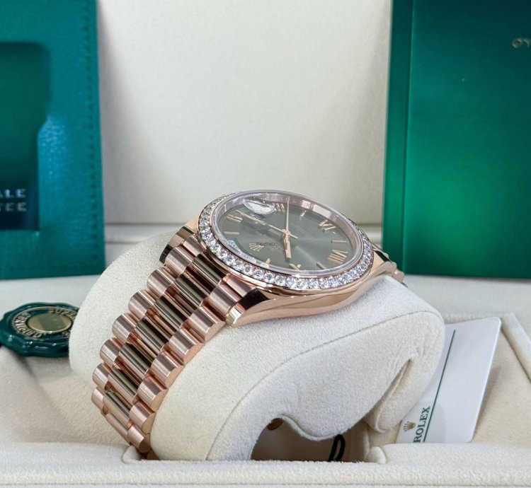 Rolex Day-date 40 Rose Gold Olive Roman Dial Diamond Bezel 2023