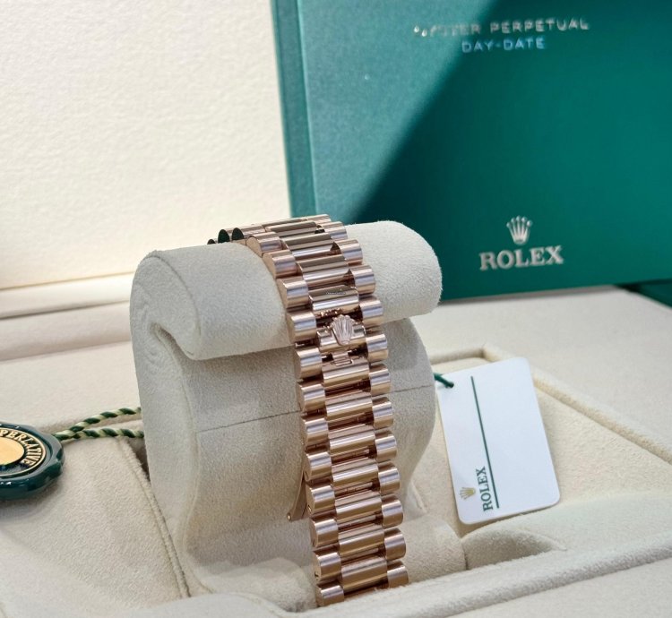 Rolex Day-date 40 Rose Gold Olive Roman Dial Diamond Bezel 2023