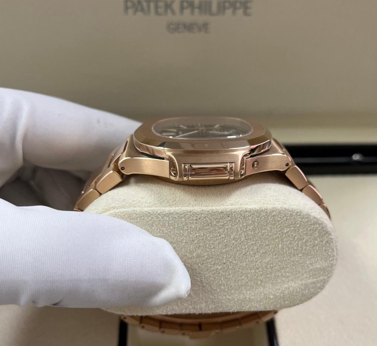 Patek Philippe Nautilus Rose Gold 40 5mm Black Gradient Dial 5980 1r-001