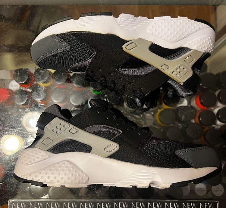 2014 Nike Air Huarache Wolf Grey Yellowing Size 4