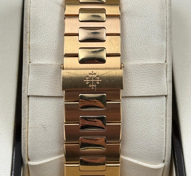 Patek Philippe Nautilus Rose Gold Bracelet 5980 1r Box Papers 2013