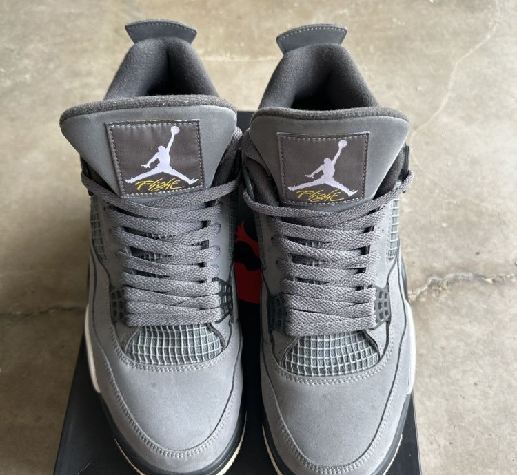 Jordan 4 Cool Grey