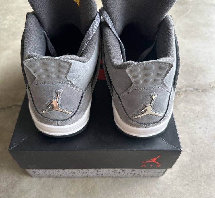 Jordan 4 Cool Grey