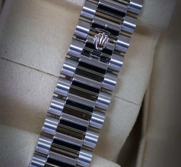 Rolex Day-date 40 Sapphire Pave Dial