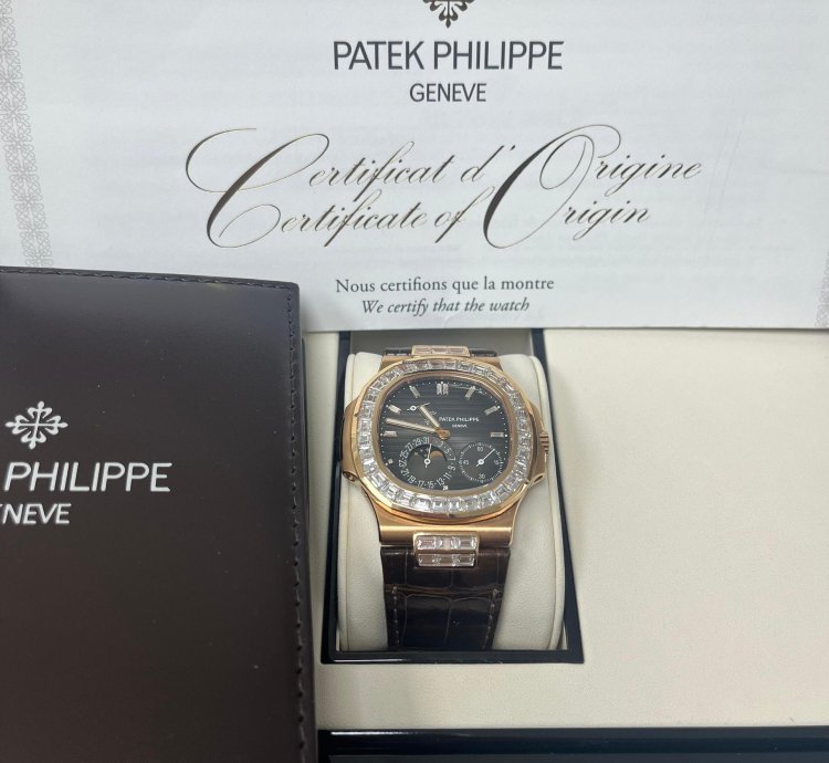 Patek Philippe Nautilus Rose Gold Diamond Bezel Moon Phase Brown Dial 5724r 001