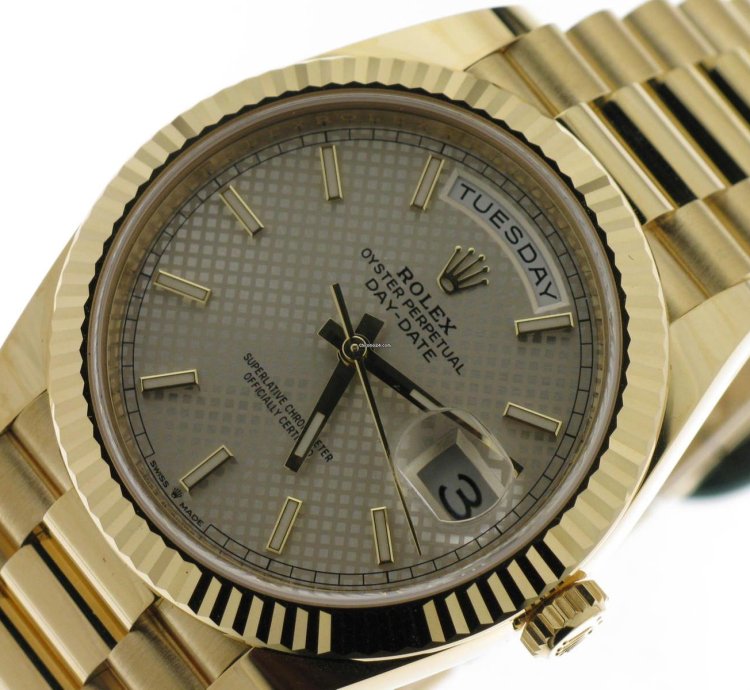 Rolex Day-date 40 Silver Diagonal Index Dial 228238